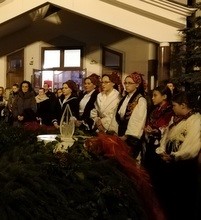 Blagoslovljen adventski vijenac ispred župne crkve u Brestju
